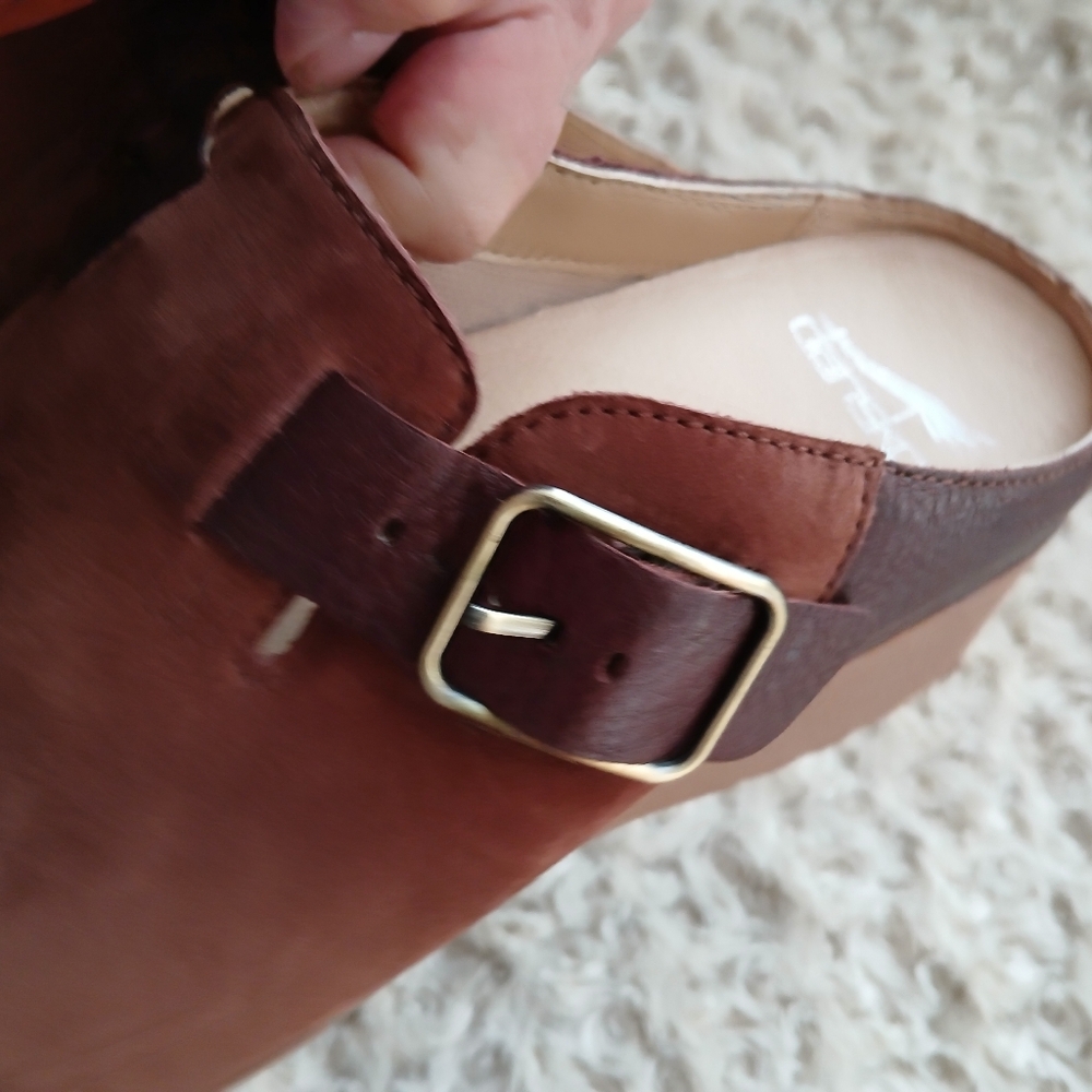 🏷 Dansko Women's CAIA Buckled Leather Wedge Clog Shoe - Picture 4 of 15